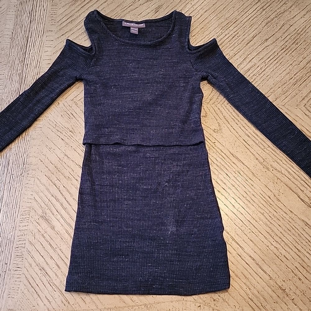 A Pea in the Pod Dark Blue Cold Shoulder Crop Top